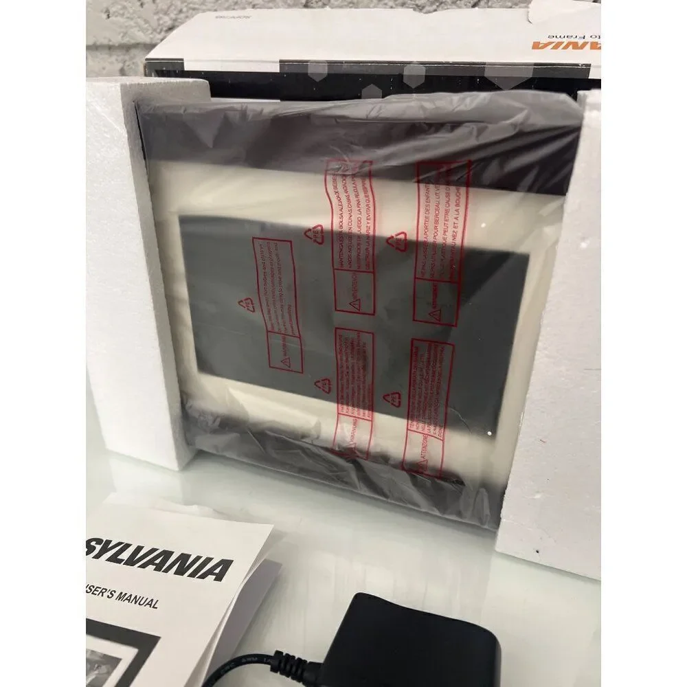 Sylvania 7” Digital Photo Slide Frame LED Panel